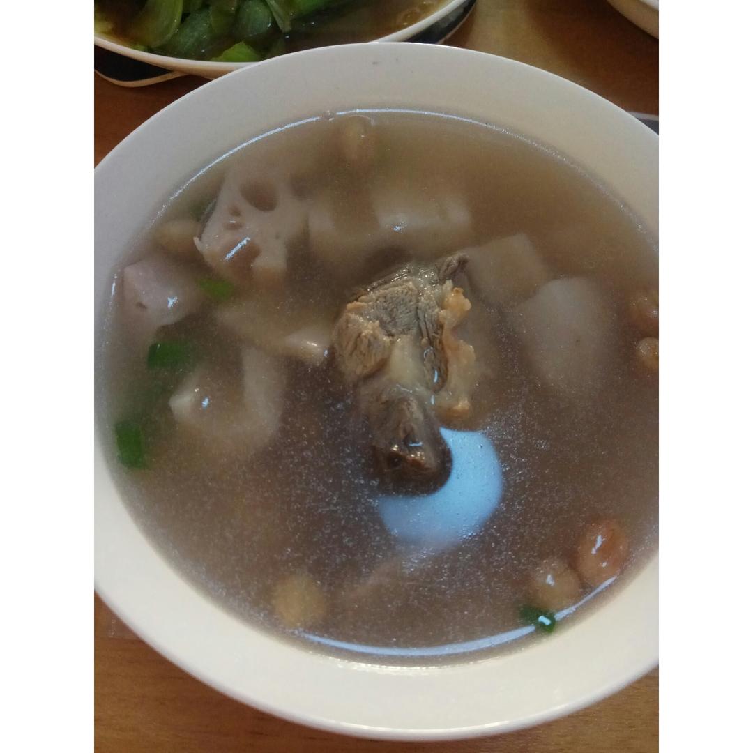 湖北菜肴 排骨藕汤