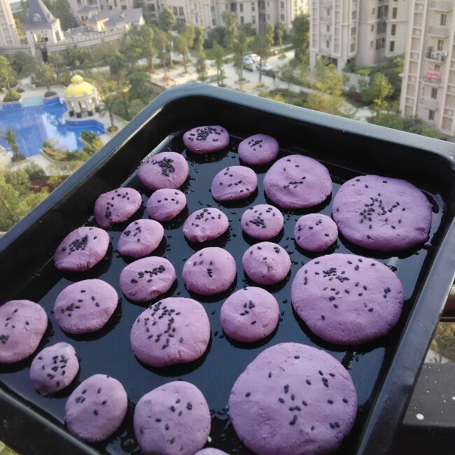 芝麻紫薯饼