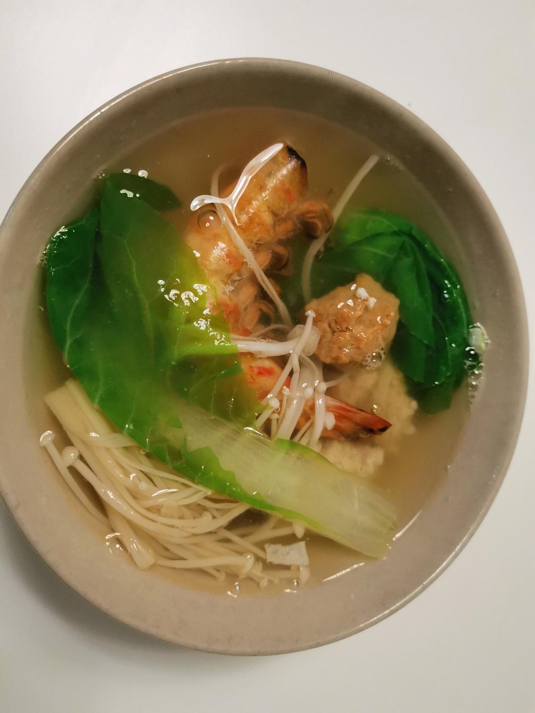 念念不忘的炸丸子汤，看过之后就会觉得超级简单，一口一个小肉丸