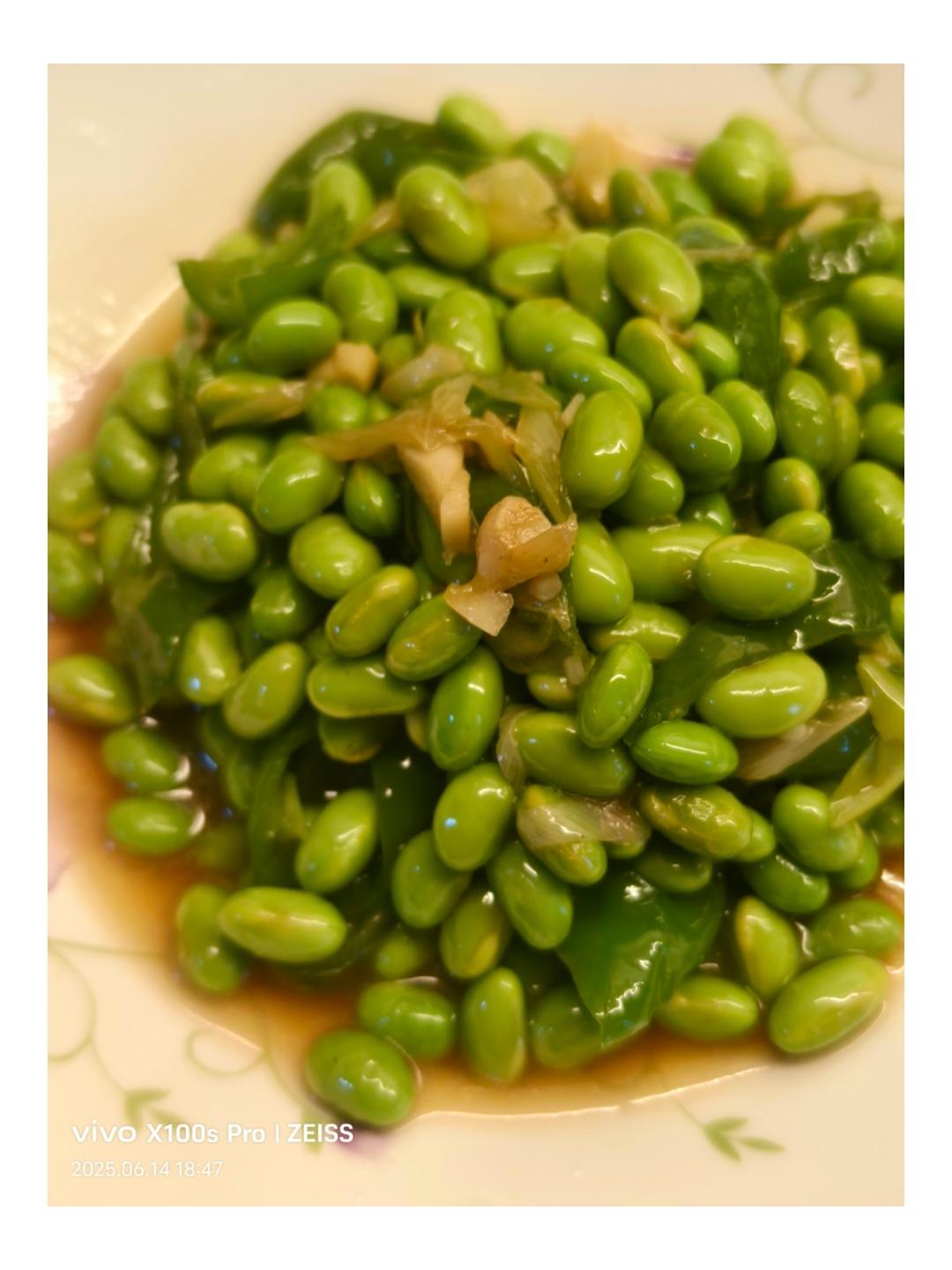 超下饭的毛豆青椒炒榨菜