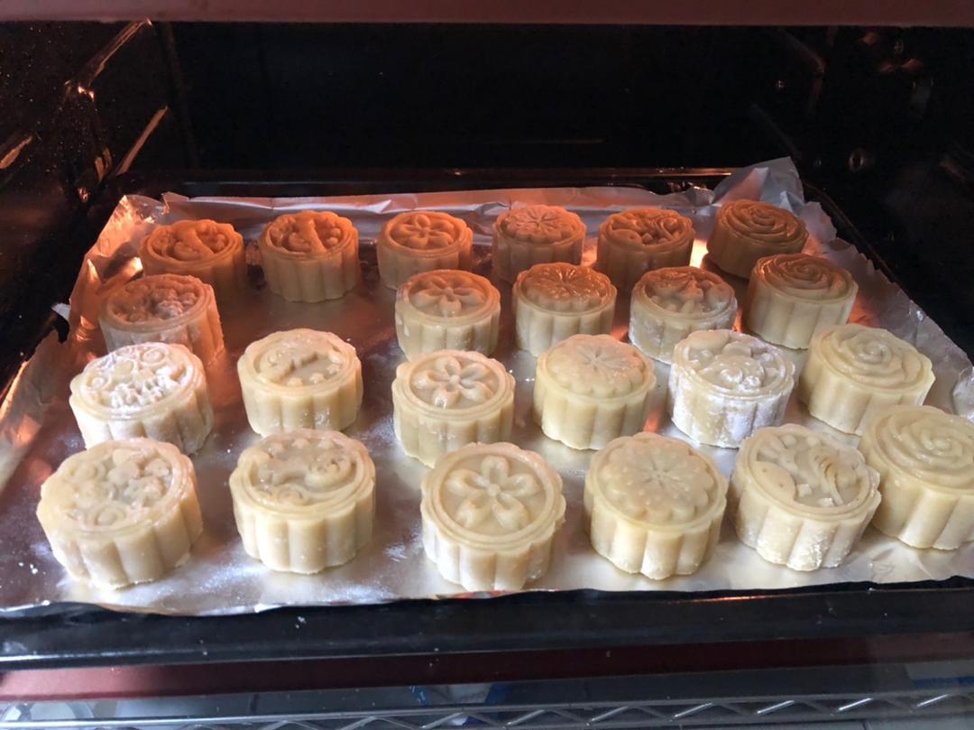 广式月饼——蛋黄莲蓉月饼