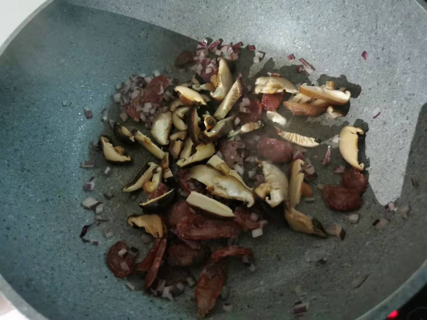 香菇腊肠焖饭的做法 步骤10