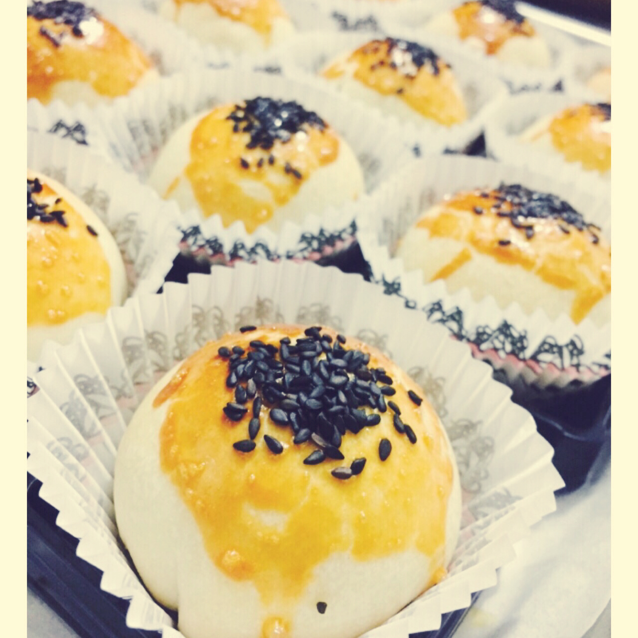 萌得掉渣渣的蛋黄酥