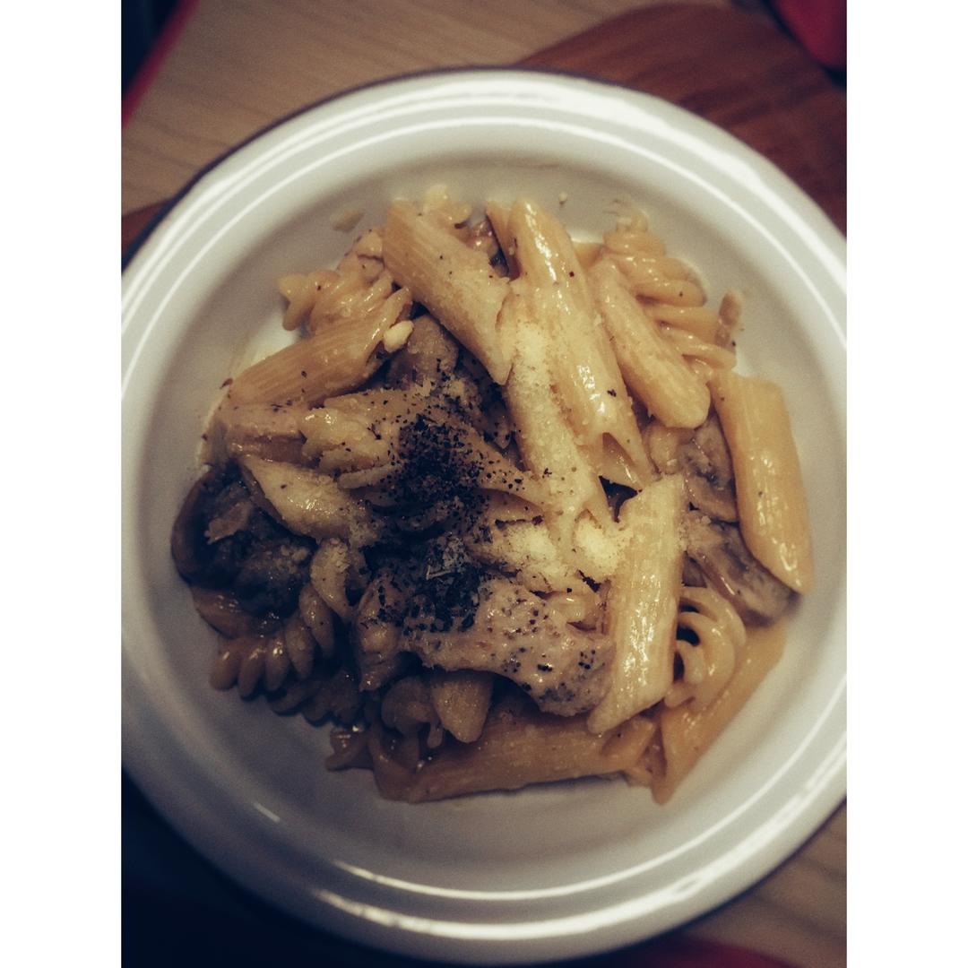 奶油鸡肉蘑菇意大利面 Cream of Mushroom Chicken Pasta