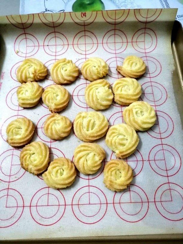 没有黄油也同样做出香酥不腻，花纹立体清晰的曲奇