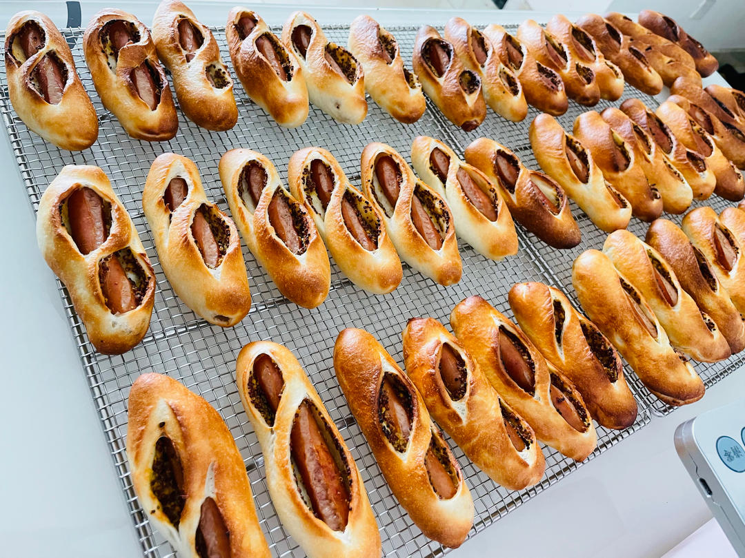 治愈甜腻的｜法式芥末籽香肠面包