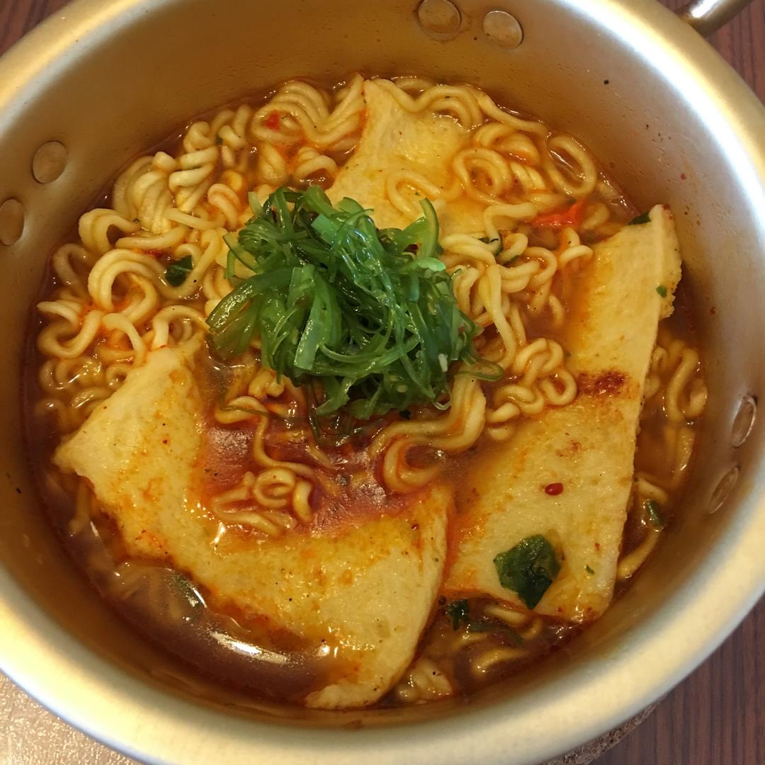 复古小妞爱喵喵分享作品 2017年06月08日辛拉面 鱼饼 海藻,想吃的元素