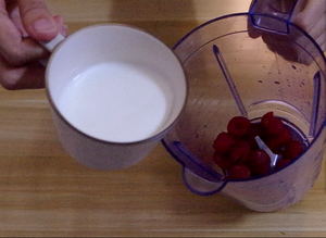 【圣诞节蛋糕】树莓抹茶双色慕斯蛋糕的做法 步骤1