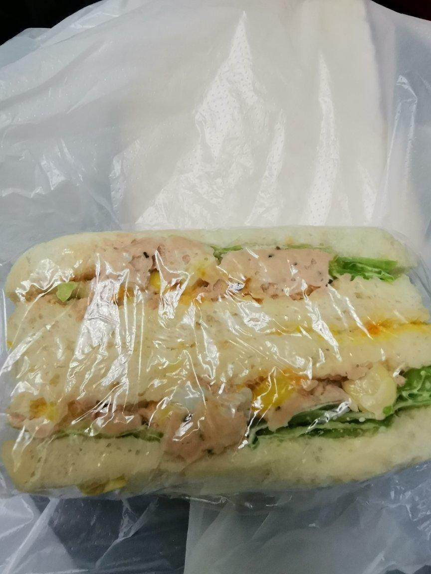 金枪鱼鸡蛋沙拉三明治