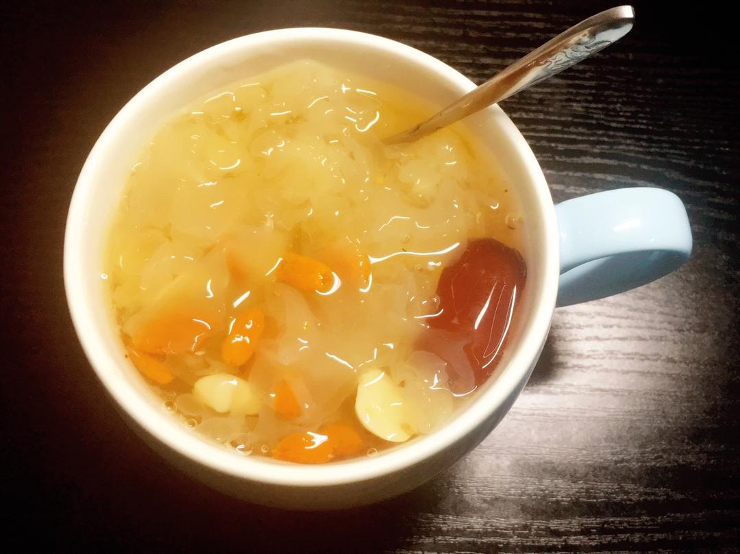 李静雯_做的冰糖银耳莲子羹.(内附电饭煲做法)