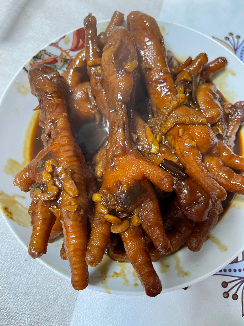 【酱焖鸡爪】酱香浓郁，软烂入味，非常好吃
