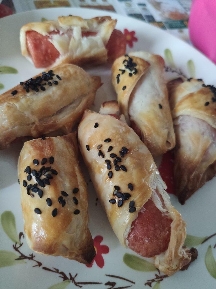 香肠酥皮卷：手抓饼皮还能这样吃，不用和面快速搞定早餐