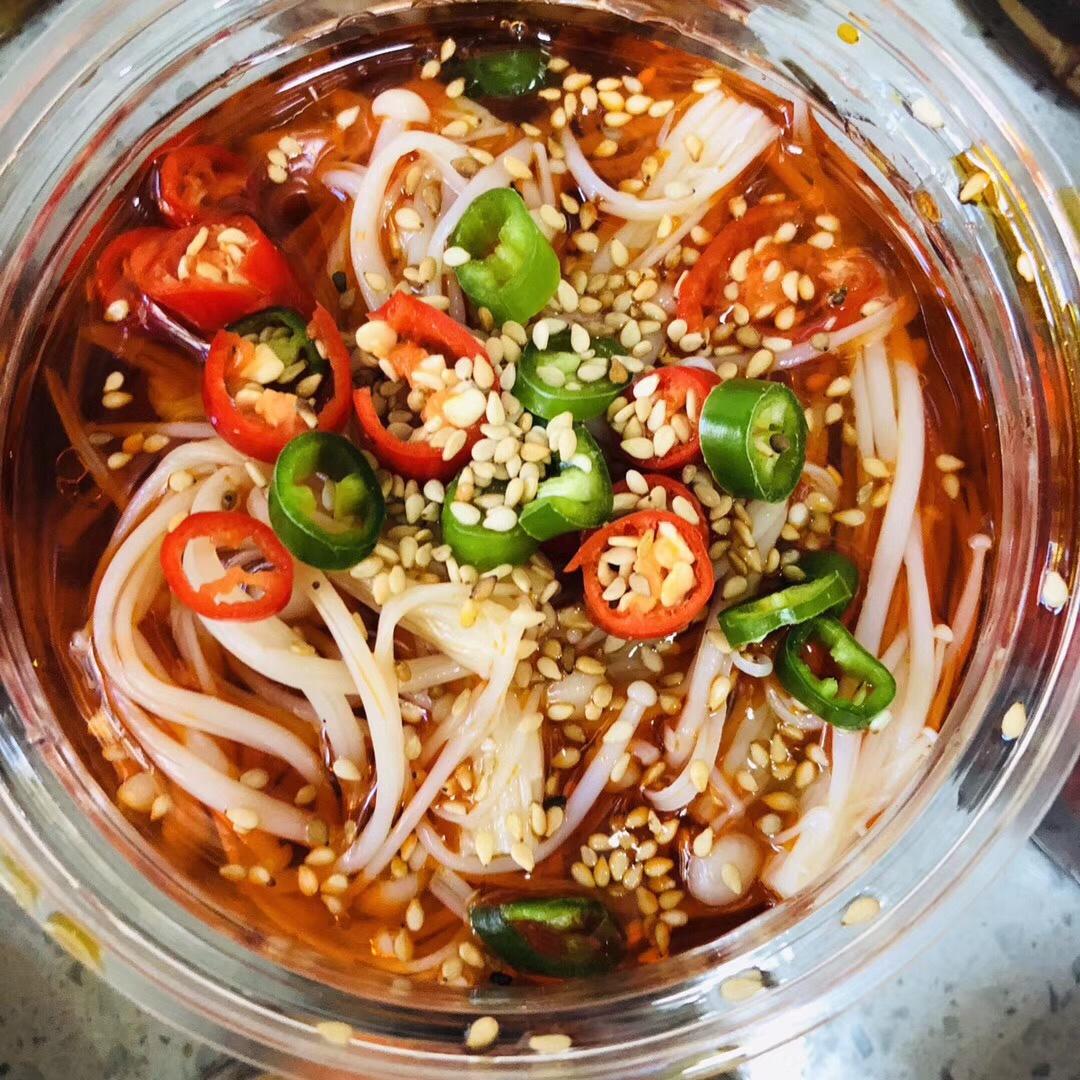 捞汁麻辣金针菇