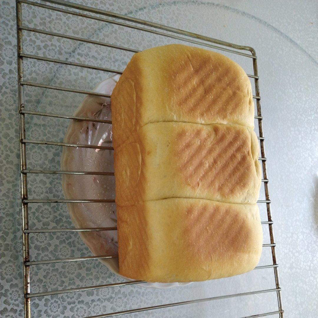 用烤箱自己做面包--手工牛奶吐司面包