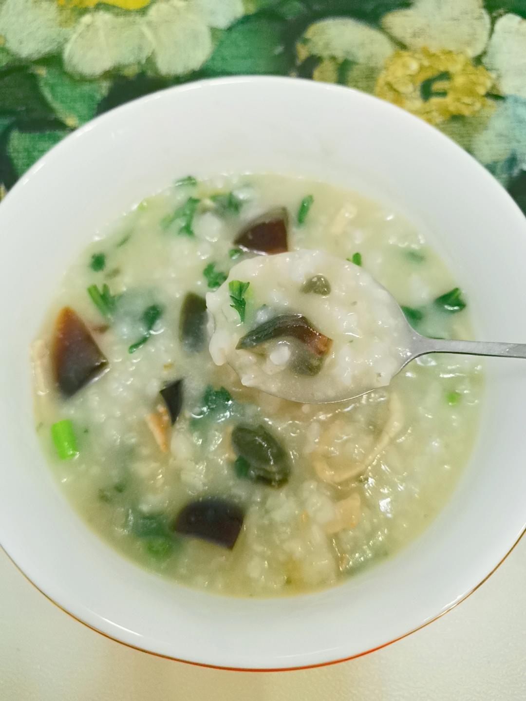 妈妈👩教我做的皮蛋瘦肉粥🥣简单快捷美味😋
