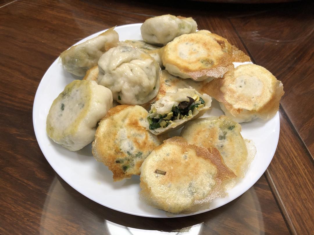 韭菜鸡蛋水煎包子（面包机+电饼铛版）的做法