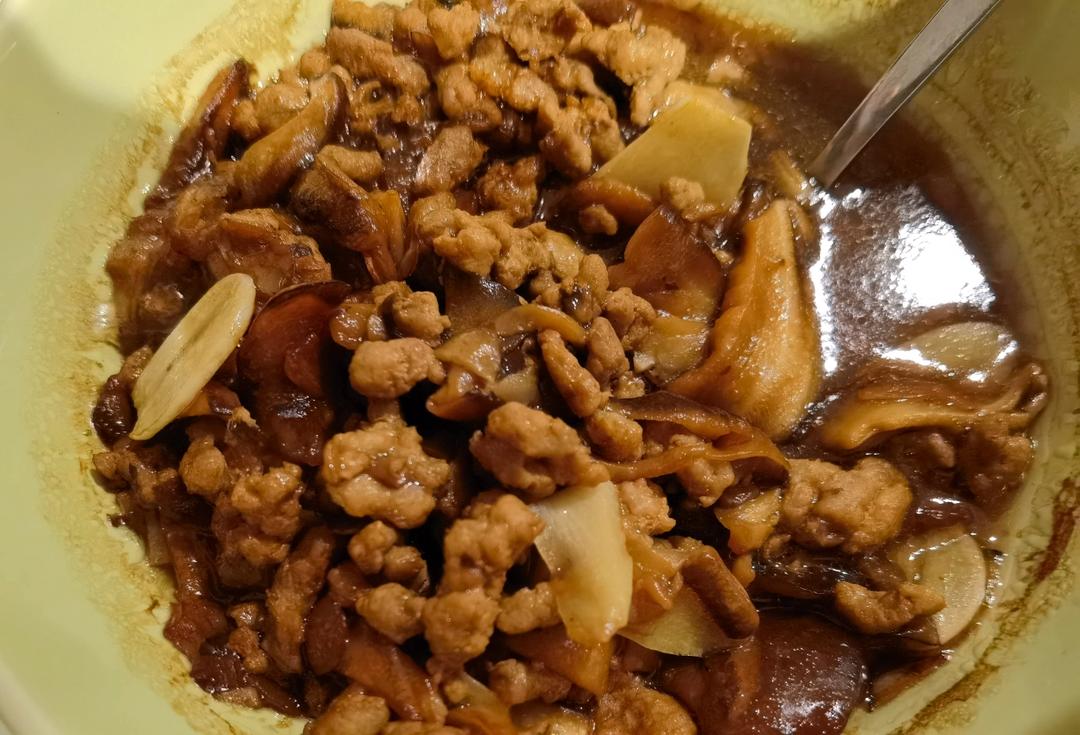 酱汁浓郁！超级下饭的家常菜肉末香菇