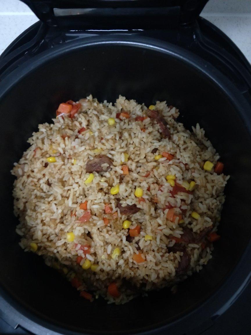 香菇腊肠土豆焖饭