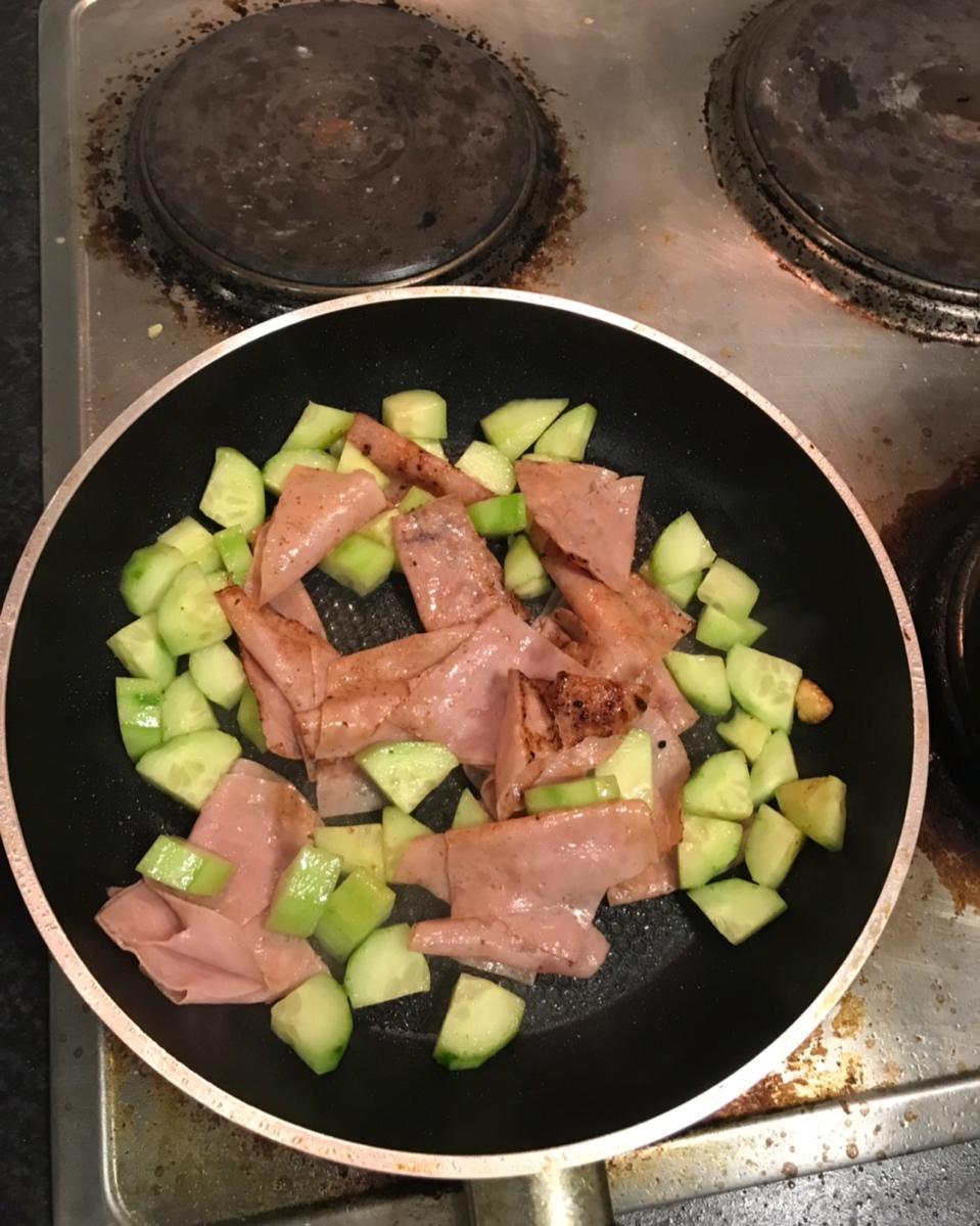 黄瓜炒火腿肠