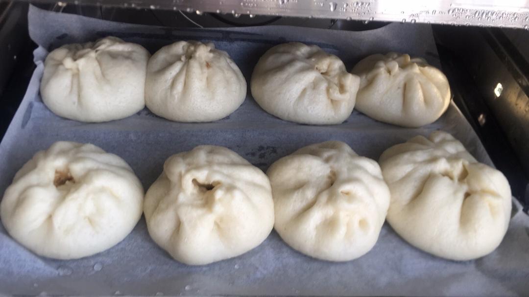 松软多汁的肉包子