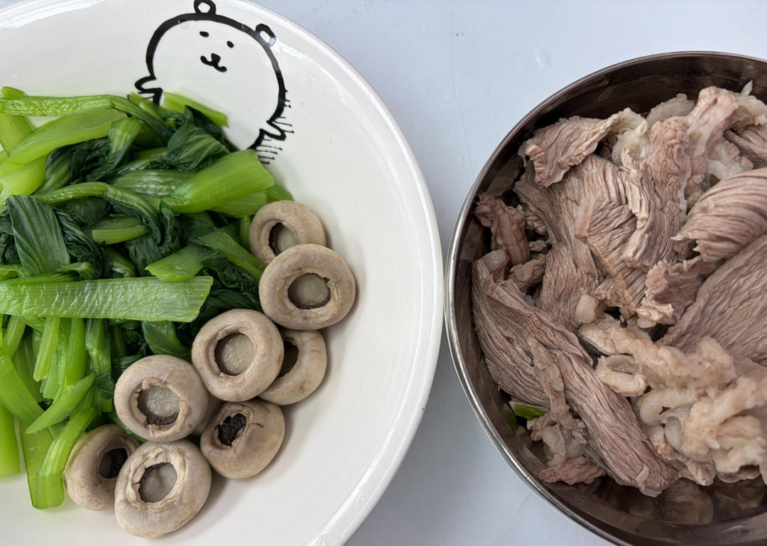 白灼牛肉配蘸水