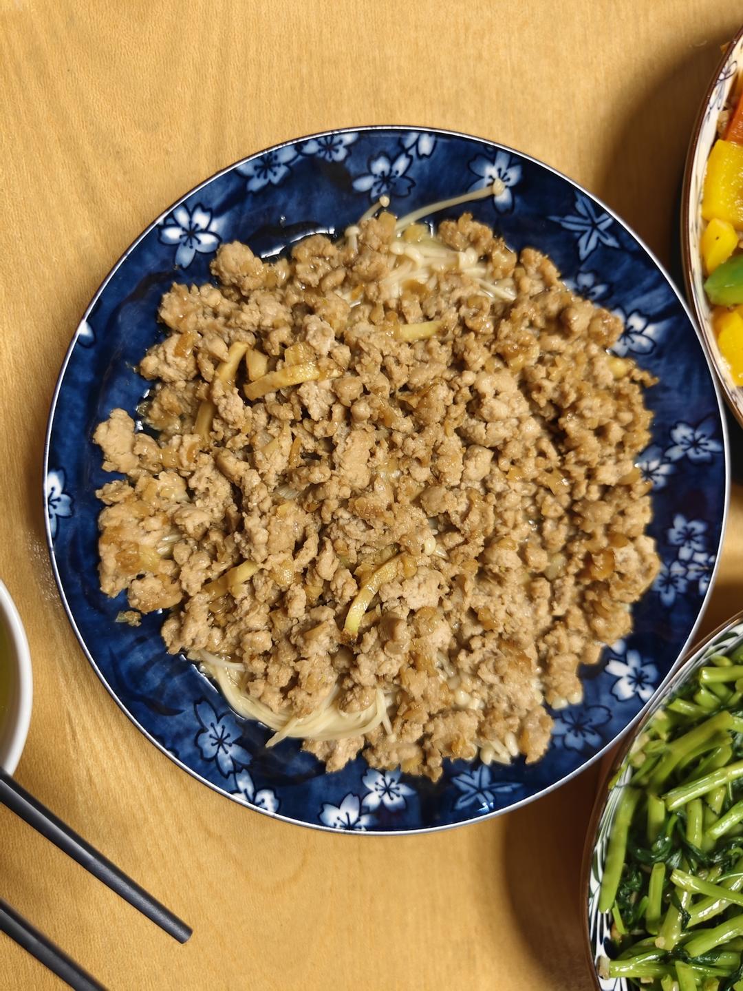 炒鸡下饭肉末金针菇