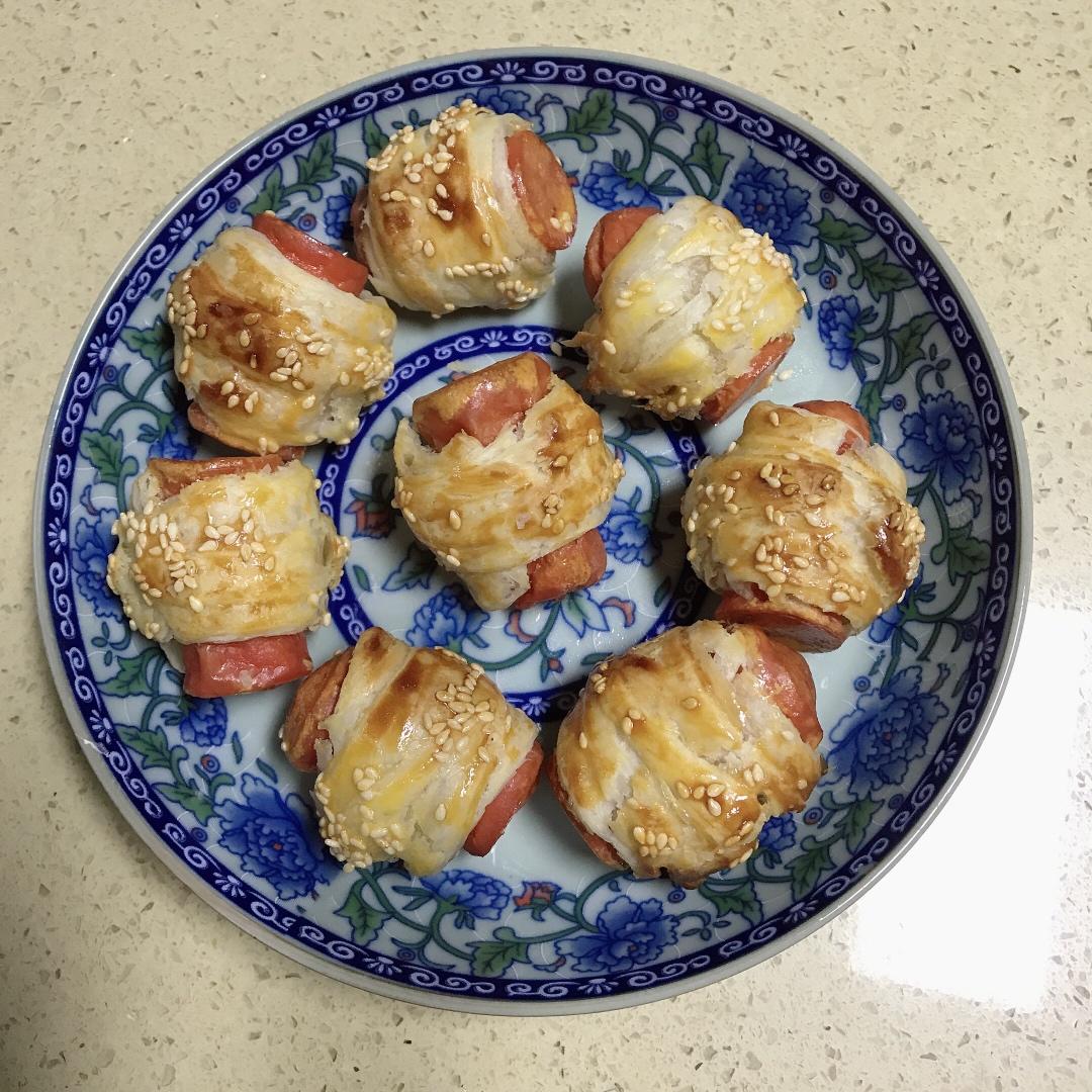 香肠酥皮卷：手抓饼皮还能这样吃，不用和面快速搞定早餐