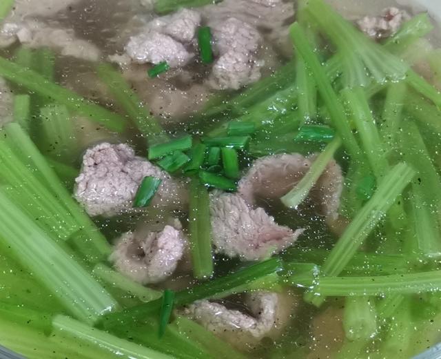 清汤芹菜汆牛肉片