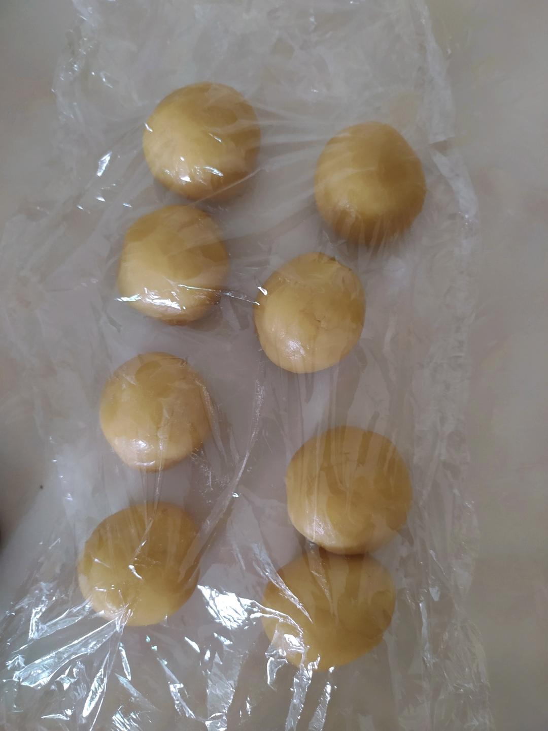 广式月饼—蛋黄莲蓉月饼