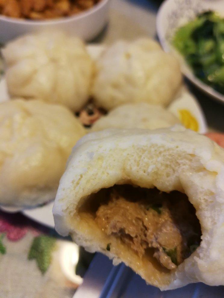 松软多汁的肉包子