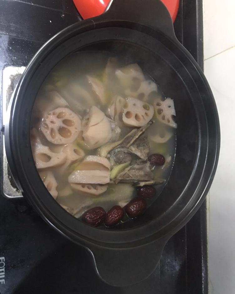 红枣枸杞乳鸽汤