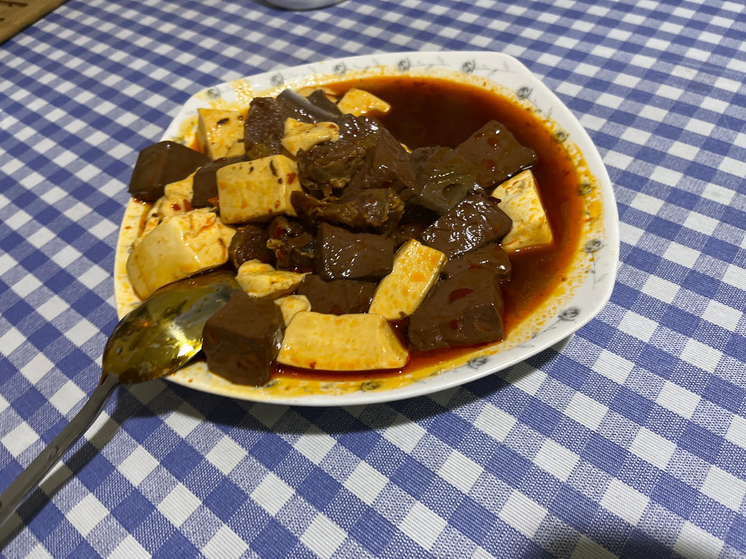 能吃三碗饭的红烧鸭血豆腐