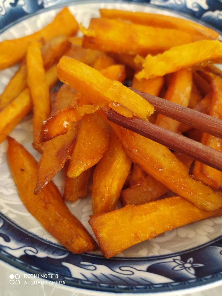 小朋友都爱吃的糖炒红薯～我也爱吃(⑉°з°)-♡