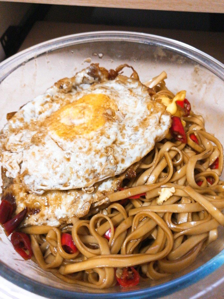 香到舔盘子🉐️荷包蛋焖面🍜超满足❗️