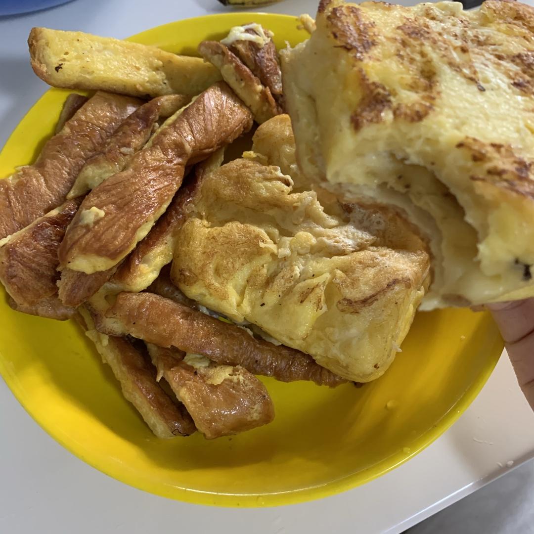 小姨妈牛奶鸡蛋煎吐司（入口即化，面包布丁的口感）