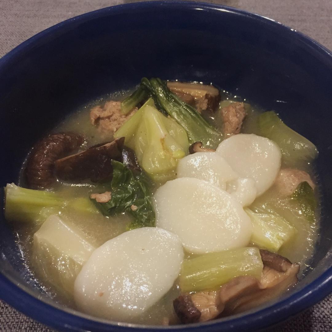 家的味道：青菜肉丝年糕汤