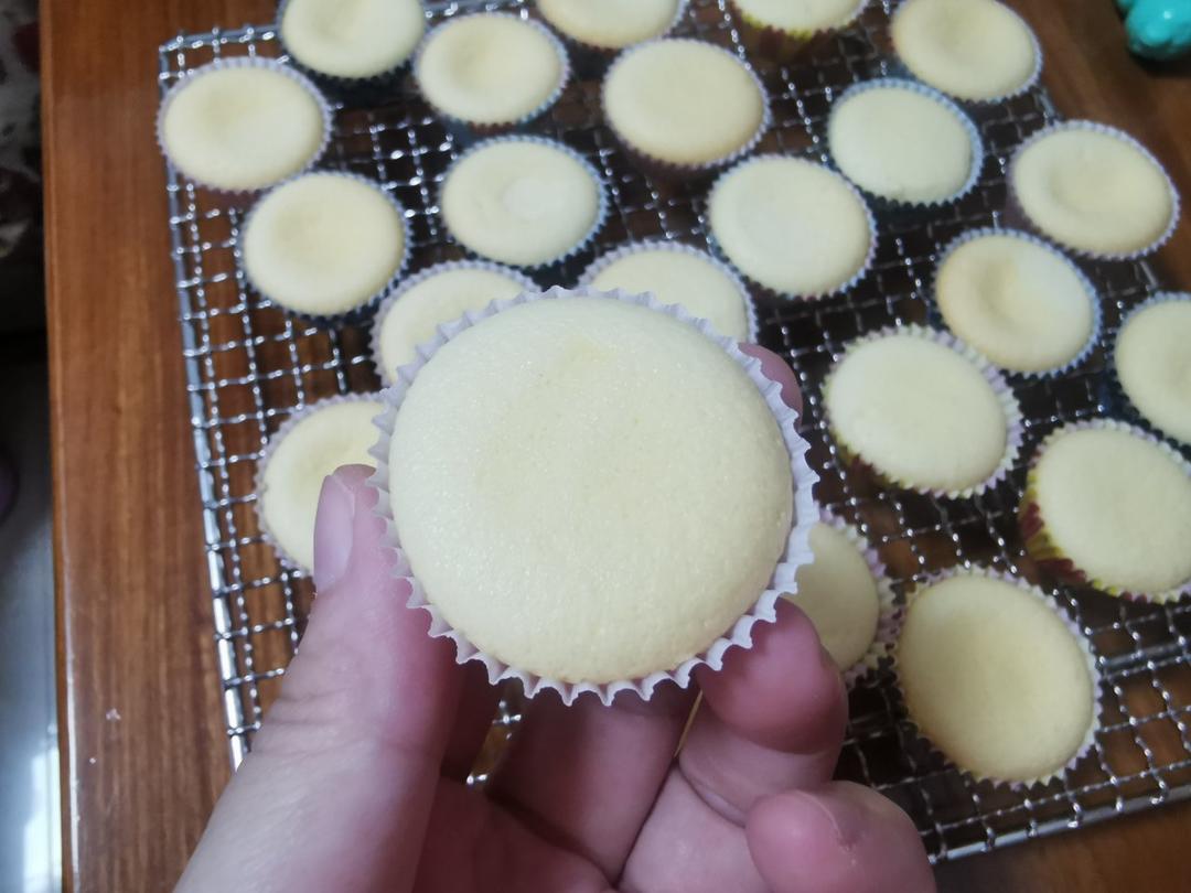 孩子最爱的一口一个酸奶迷你蛋糕