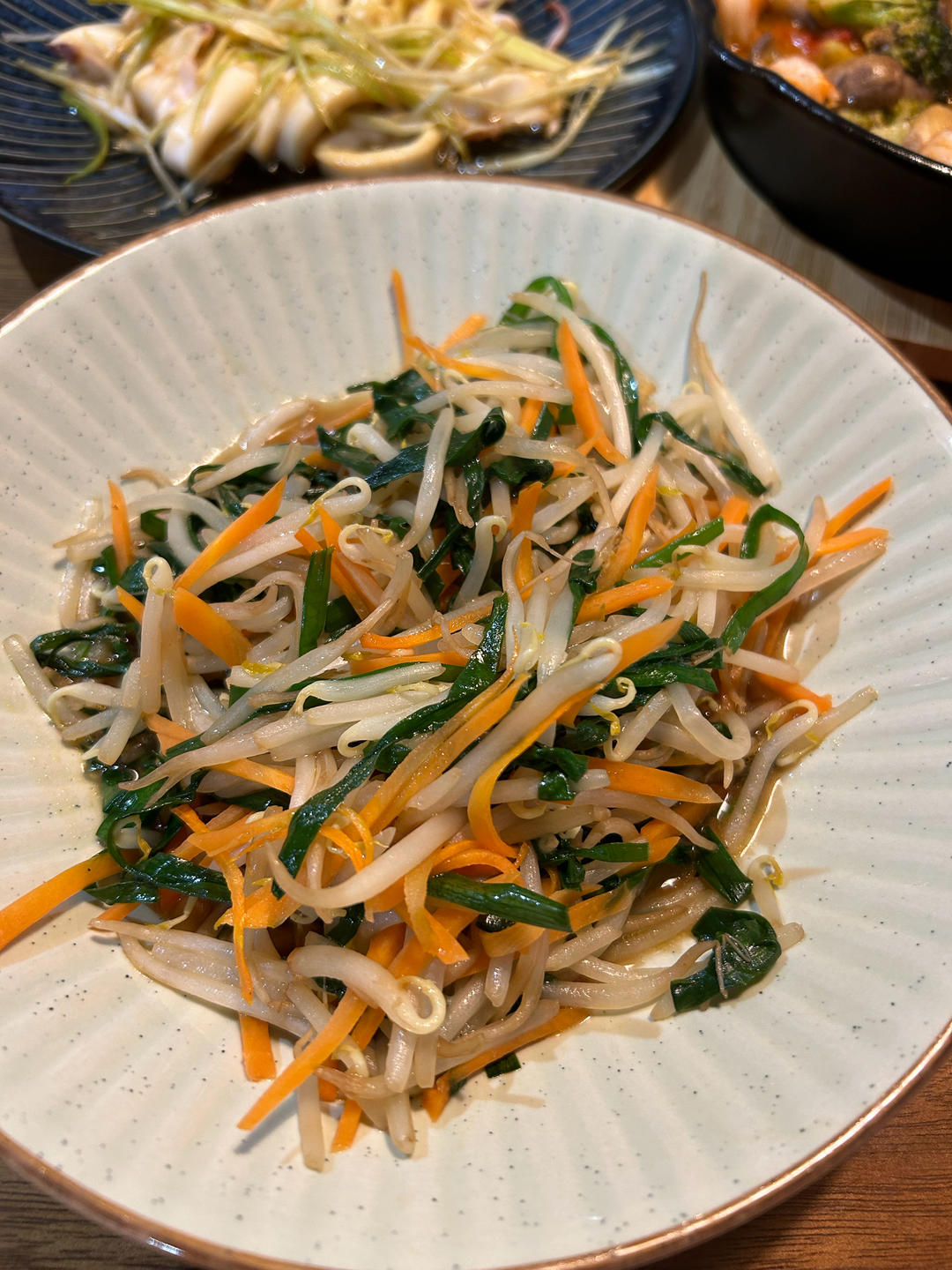 绿豆芽炒韭菜
