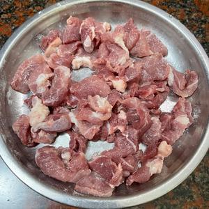 咸菜炒猪肉的做法 步骤2