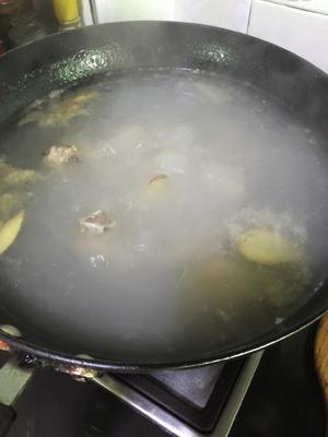 广东靓汤--莲藕猪骨汤的做法 步骤4