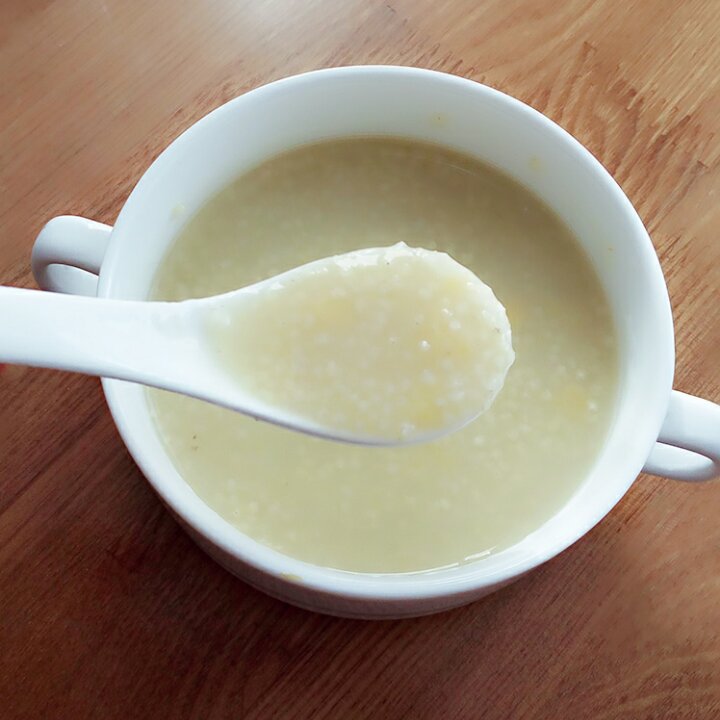 敏然落韵做的小米粥玉米片粥