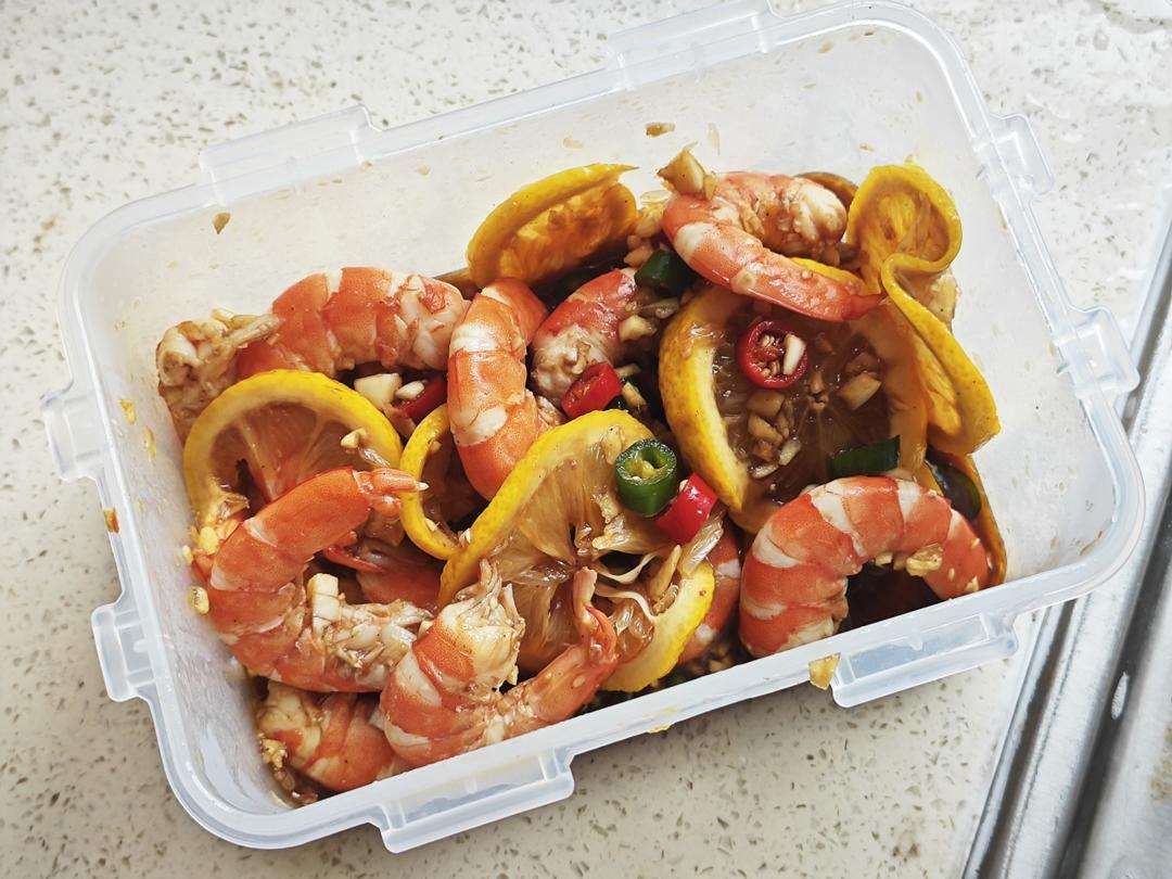 香辣过瘾一盘不够吃低卡泰式柠檬酸辣虾