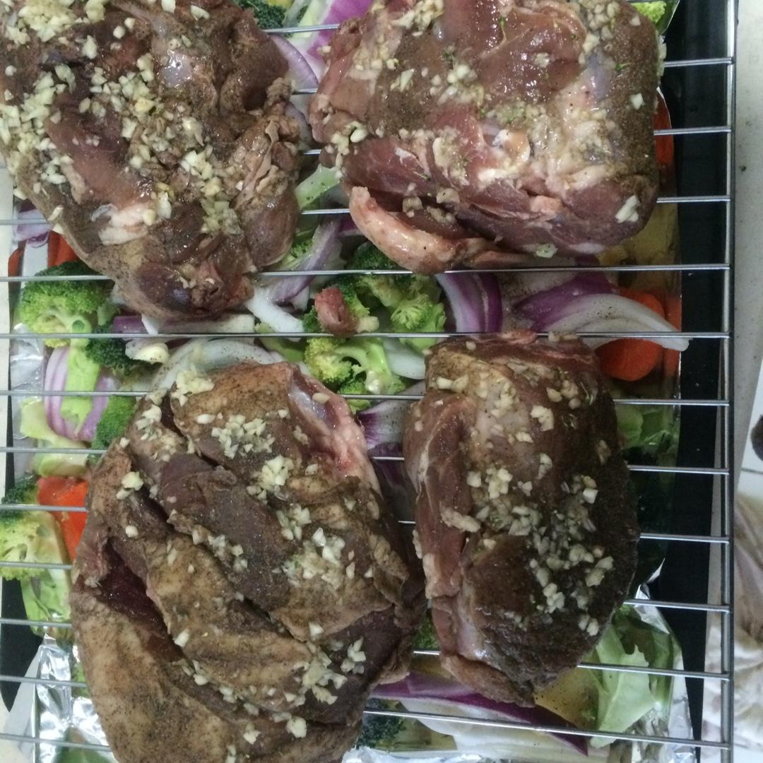 孜然蒜香烤羊腿