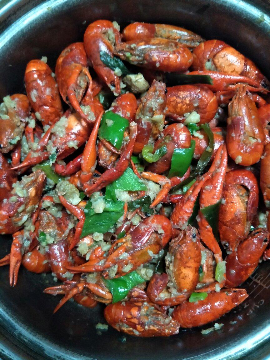 金湖蒜泥龙虾