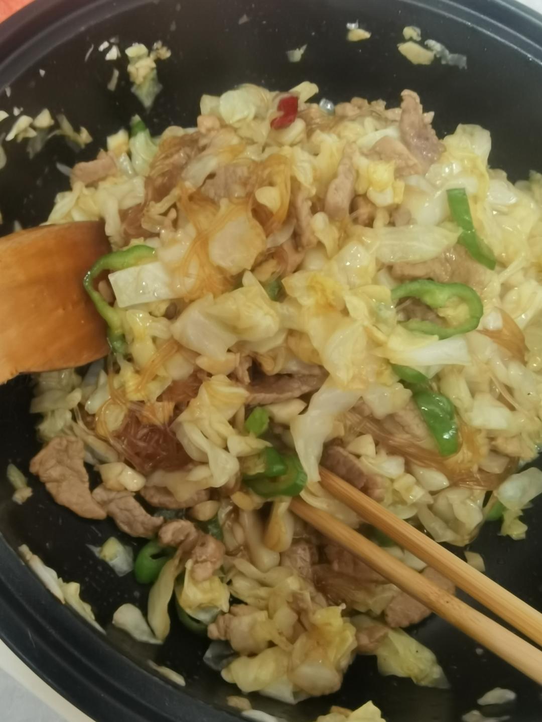 最近爱吃粉丝粉条～包菜炒粉丝