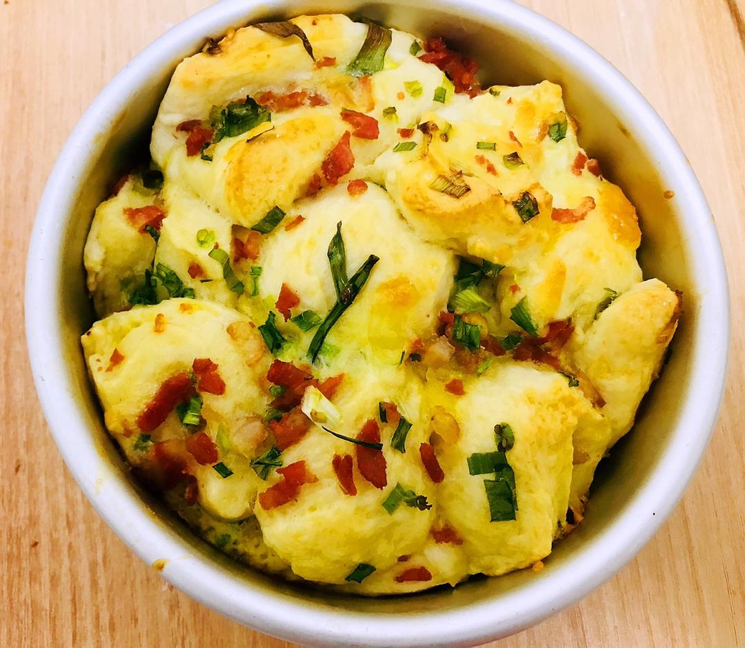 咸蛋黄培根葱香手撕包-香的没道理