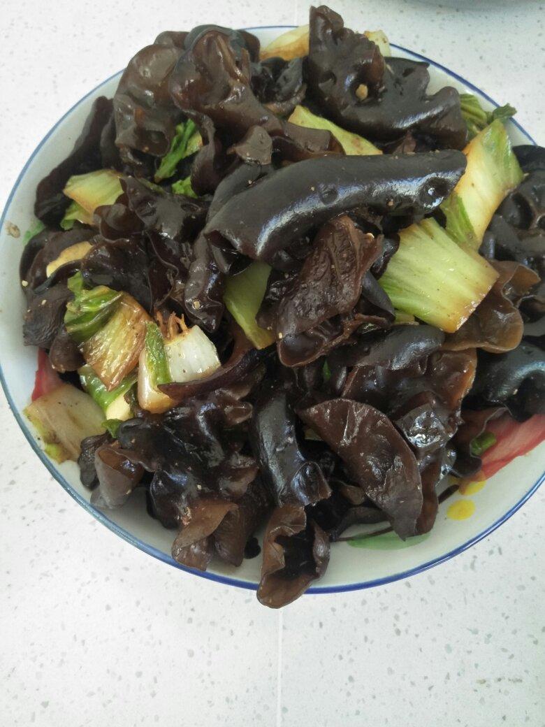 欺莞做的白菜炒木耳
