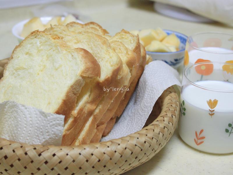 纯奶手撕吐司的做法 步骤1