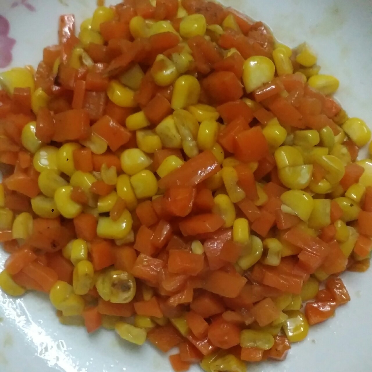 胡萝卜粒炒玉米粒