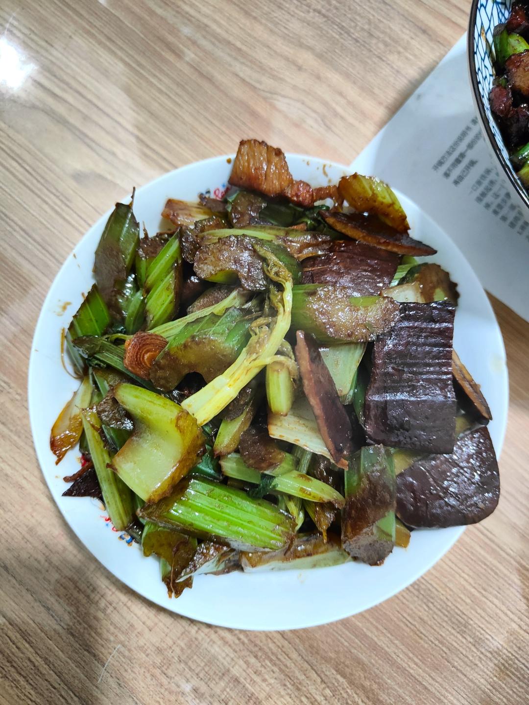 午餐晚餐简单快手下饭菜芹菜炒香干